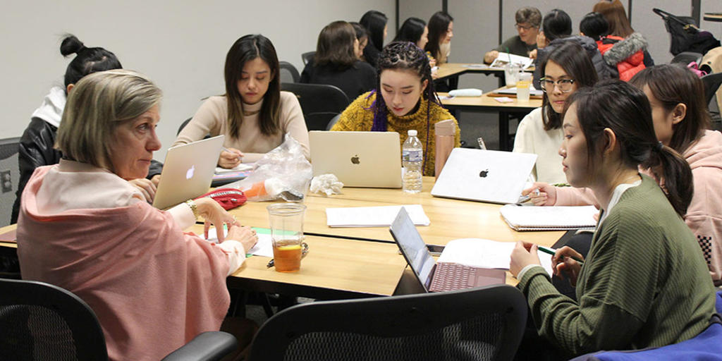 ​Receive personal attention and professional access to some of the D.C. area's top arts managers in small classes. 